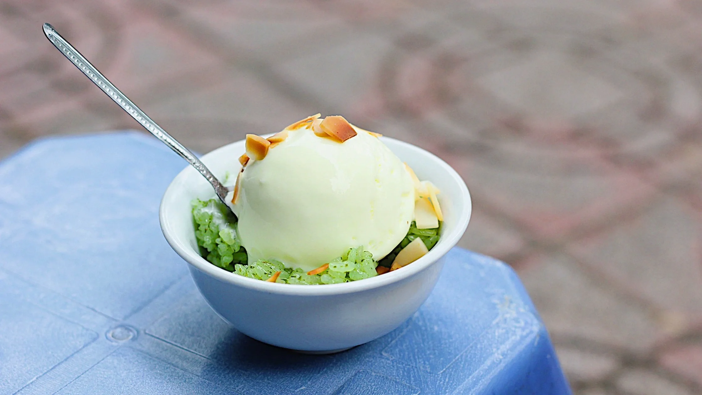 Blog: Must Try Summer Street Food in Hanoi (Part 1)