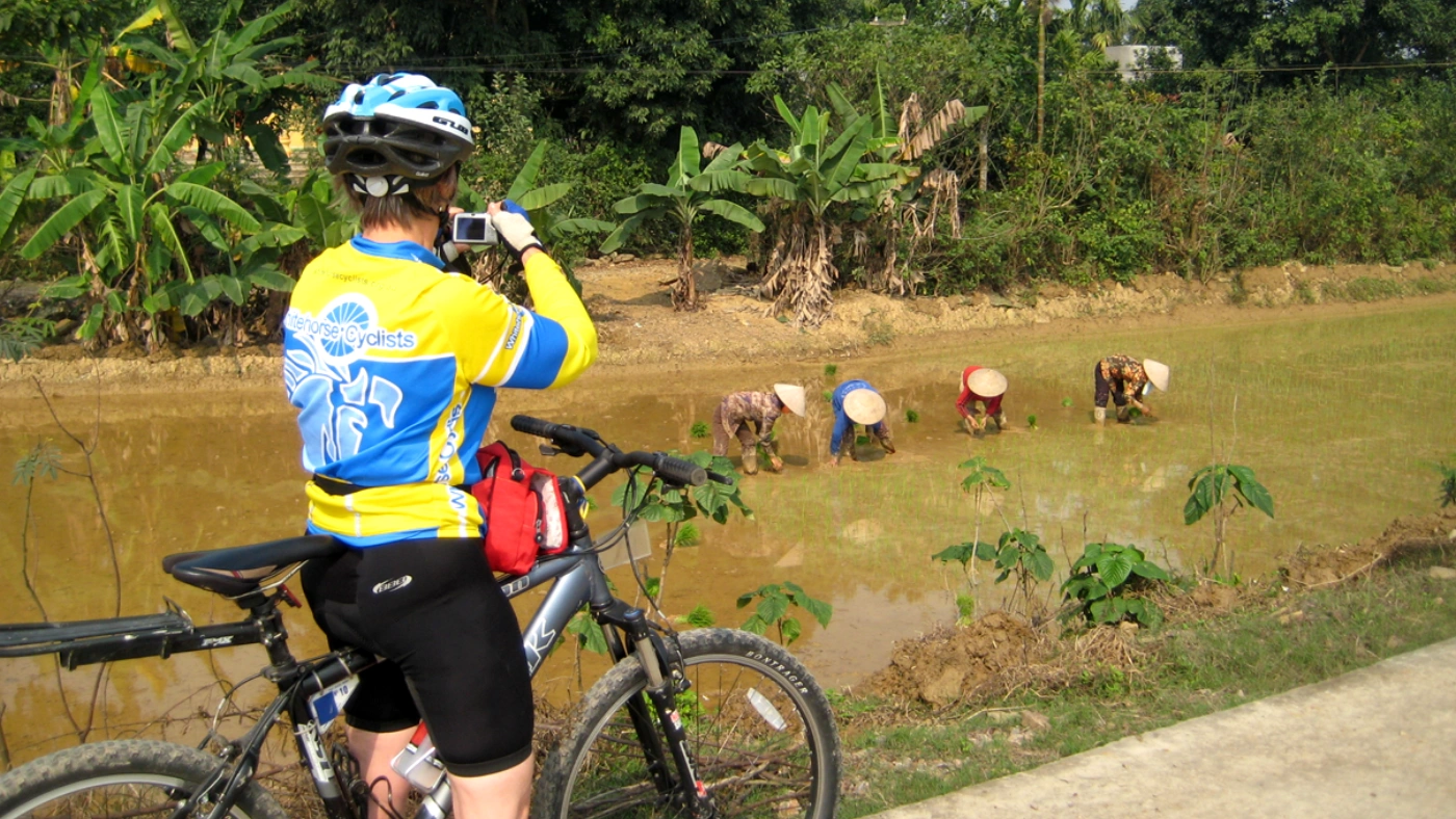 vietnam-pu-luong-farmer-cycling